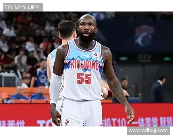 赫伯特琼斯的篮球生涯与成长历程探讨